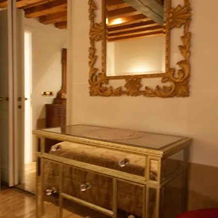 Piccolo Lord * Venice